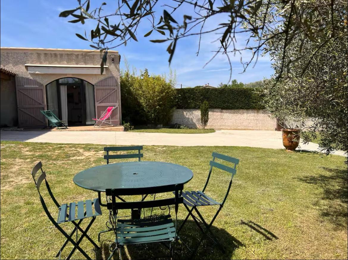 Adorable Gite Collias Exterior foto