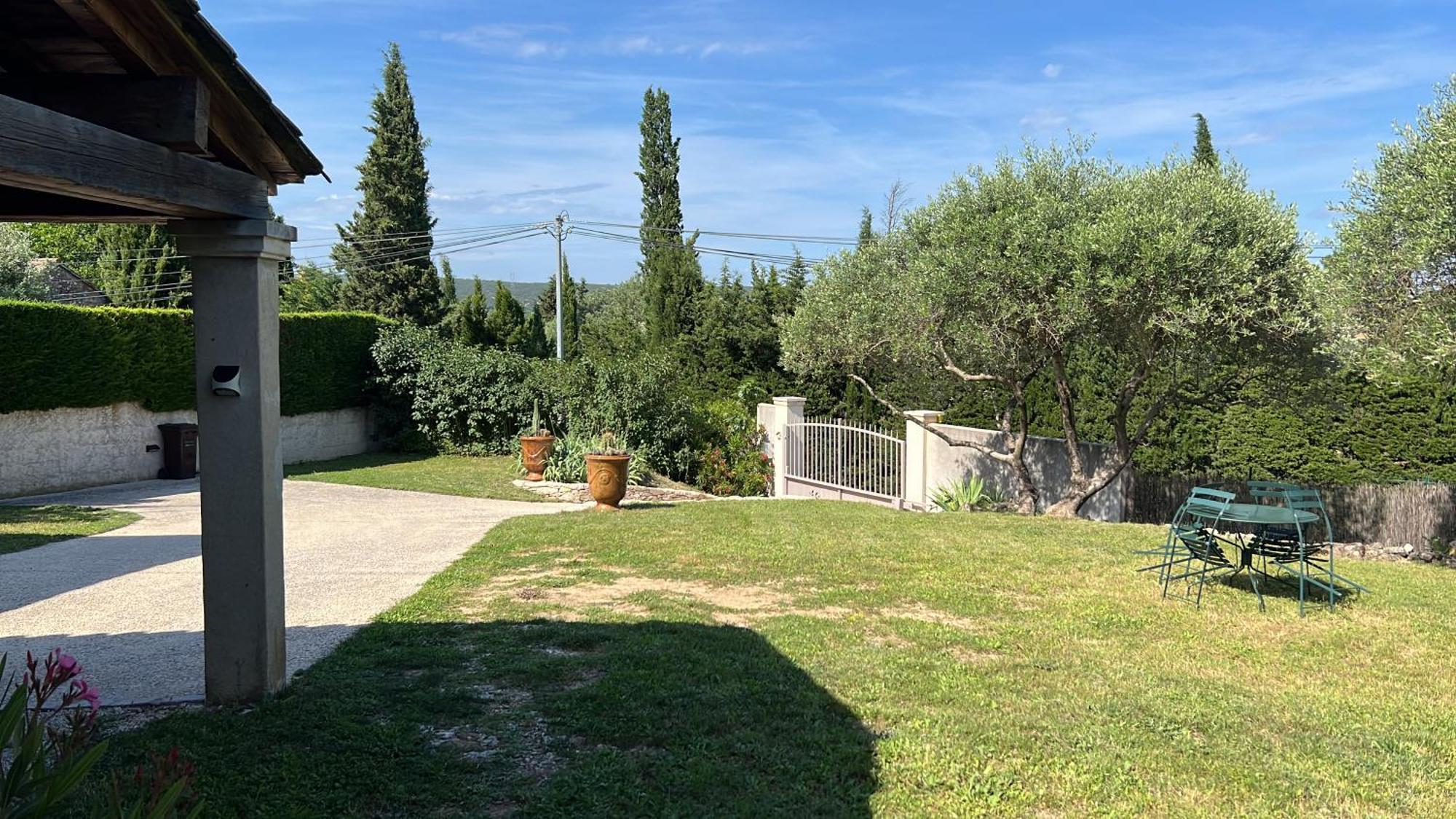 Adorable Gite Collias Exterior foto